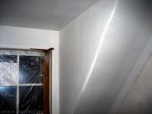 Tapete unter der Decke und an den Fenstergauben  [12.01.2010] Malerarbeiten