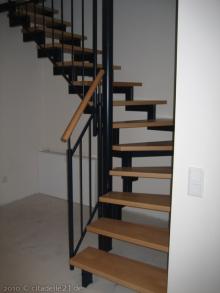 Die Handläufe sind montiert und die Treppe zum Dachboden ist fertig  [09.02.2010] Treppen